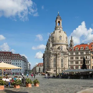  Appartement Grosses Im Zentrum Von Dresden, 2 Schlafzimmer, 2 Baeder, Balkon